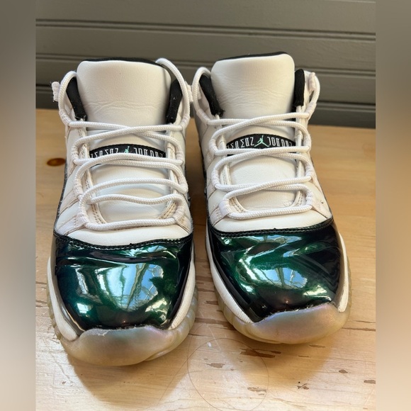 Nike Air Jordan 11 Retro Low Iridescent Emerald GS Size 7Y 528896-145 - Picture 2 of 9